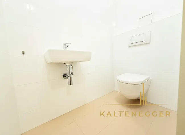 WC 1 im Eingangsbereich