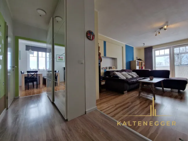 Wohneinheit 3: Wohnzimmer ca. 22,80 m² mit Blick auf den Essbereich