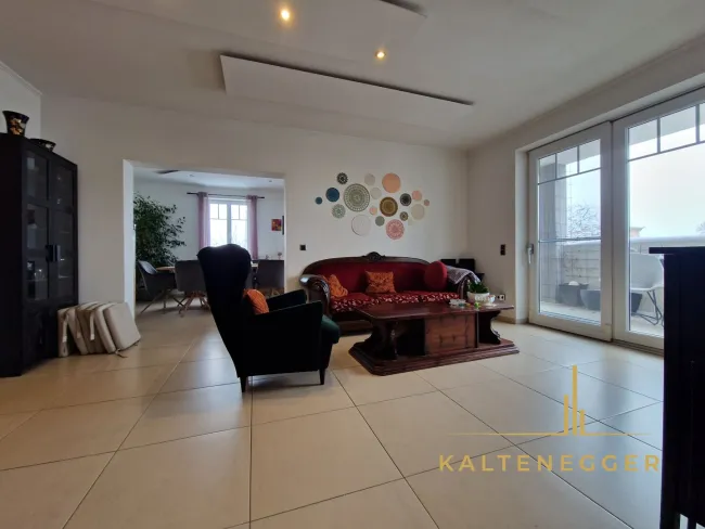 Wohneinheit 2: Wohnzimmer ca. 32,40 m²