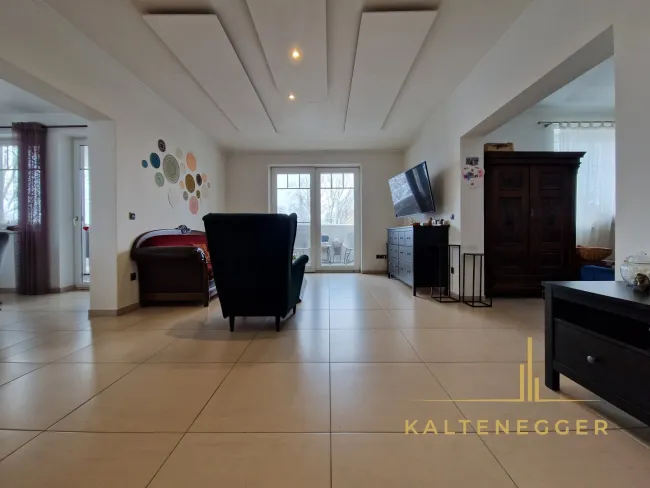 Wohneinheit 2: Wohnzimmer ca. 32,40 m²