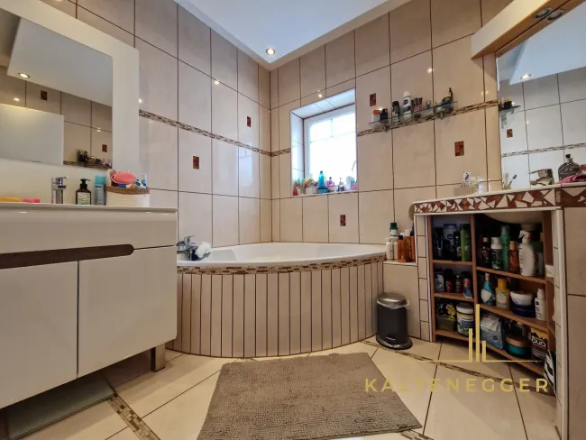 Wohneinheit 3: Badezimmer ca. 5,68 m²