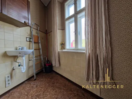 1. OG: kleiner Bereich nach den 3 Räumen mit einem Waschbecken