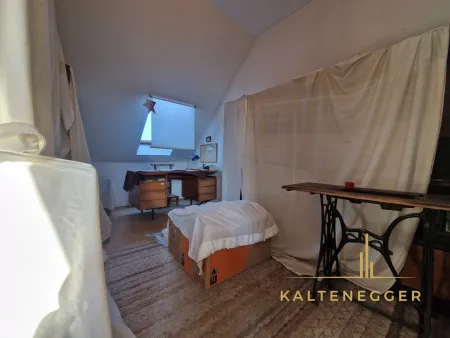 OG: Zimmer ca. 10,38 m²