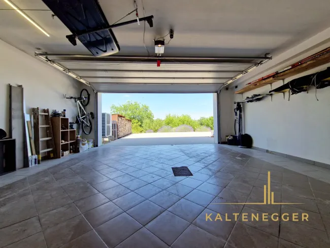 KG: Doppelgarage ca. 42,29 m²