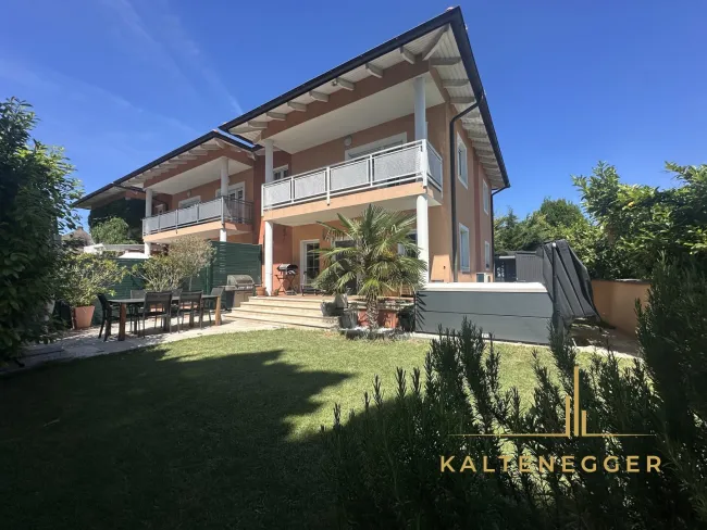 Traumhaftes Reiheneckhaus mit Carport, Terrasse und Balkon - Titelbild