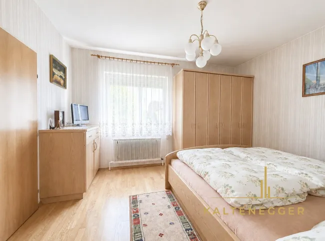 Schlafzimmer 13,15 m² zum Innenhof hin
