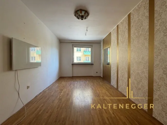 Sanierungsbedürftige 2-Zimmer-Wohnung in unmittelbarer Nähe zum Augarten - Bild
