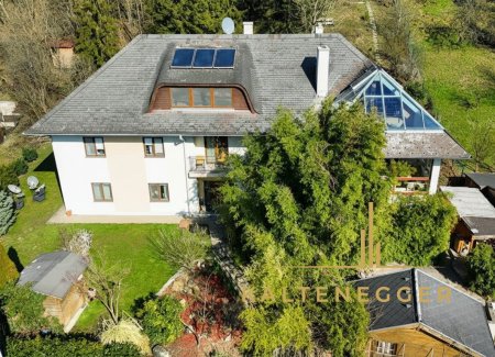 Großzügiges Mehrgenerationenhaus mit zwei Wohneinheiten, Wellnessbereich und 3.606 m² Grundstück