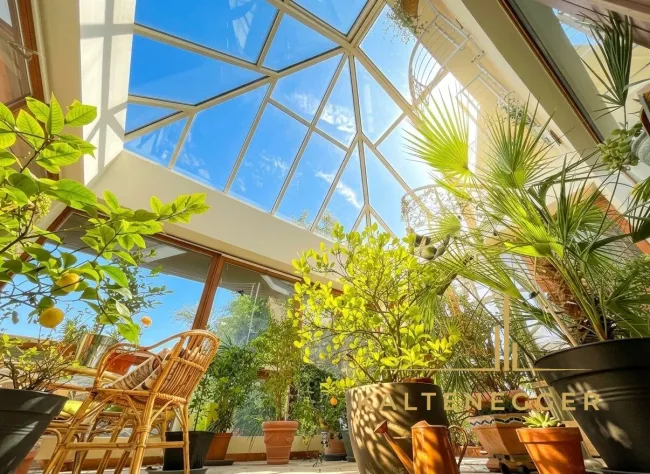 Großzügiges Mehrgenerationenhaus mit zwei Wohneinheiten, Wellnessbereich und 3.606 m² Grundstück - Bild