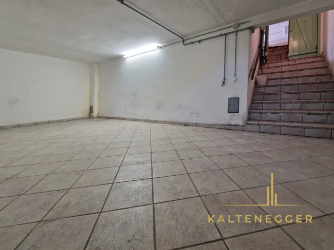 Keller, vom ehemaligen Heurigenlokal aus begehbar