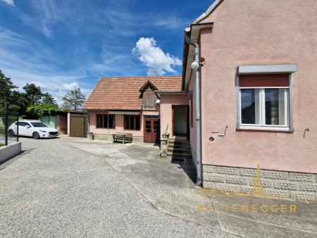 Haus mit ehemaligen Heurigenlokal