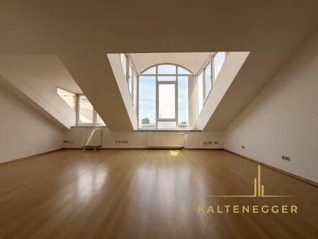 Dachgeschosswohnung mit Klimaanlage und Blick auf den Nussdorfer Platz