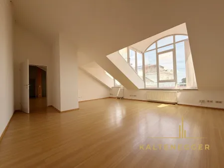 Dachgeschosswohnung mit Klimaanlage und Blick auf den Nussdorfer Platz