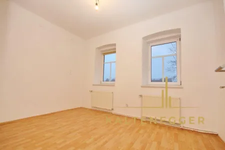Bauernhof mit fünf Wohnungen und einem schönen Baugrund