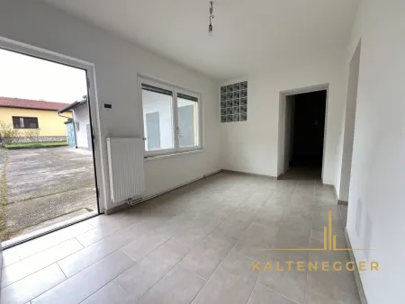 Vorzimmer vorderes Gebäude