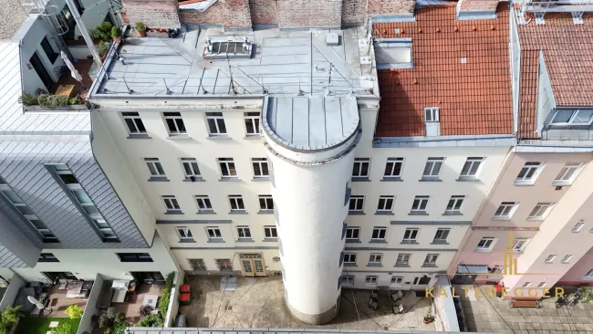 Wiener Zinshaus mit Entwicklungspotential, Rohdachboden und bestandsfreiem Hofgebäude - Bild