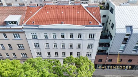 Wiener Zinshaus mit Entwicklungspotential, Rohdachboden und bestandsfreiem Hofgebäude