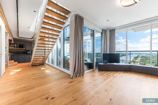 orea | Penthouse im Marina Tower – Maisonette mit Dachterrasse über der Donau - Bild