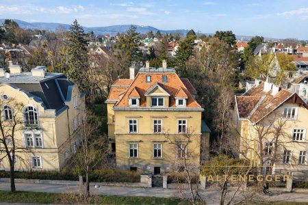 Herrschaftliche Cottage Villa in prominentester Lage mit hohem Entwicklungspotenzial