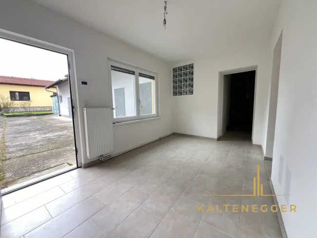 Vorzimmer vorderes Gebäude