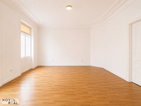 Altbaujuwel im Herzen Wien- Wohnung- Praxis-Büro