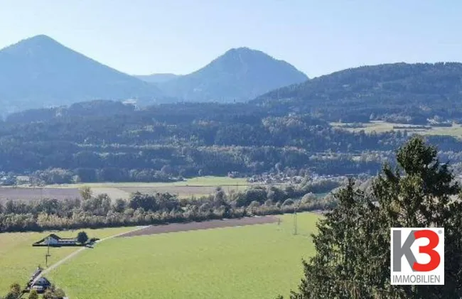 K3 - GELEGENHEIT FÜR BAUTRÄGER: Großer sonniger Baugrund, Südhang-Lage, unverbaubarer Fernblick, Waldrandlage im Dorfgebiet. Genehmigtes Bauprojekt vorhanden! Guter Preis. - Bild