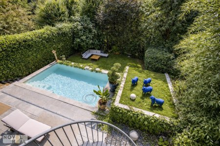 Exklusive Stadtoase mit Eigengarten und Pool Nähe American International School!
