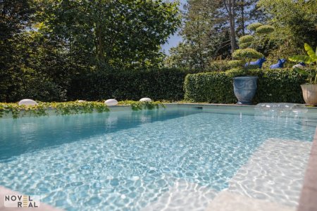 Exklusive Stadtoase mit Eigengarten und Pool Nähe American International School!