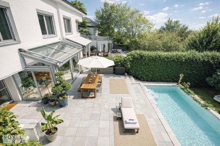 Exklusive Stadtoase mit Eigengarten und Pool Nähe American International School!