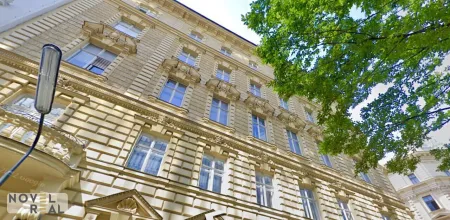 Zauberhafte Dachgeschoßwohnung mit Dachterrasse nahe des Börseplatzes