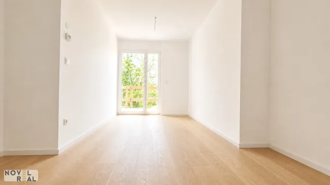 Fast bezugsfertig: Stilvolle 3-Zimmer-Erstbezugswohnung mit Balkon und exklusivem Poolzugang im Gemeinschaftsgarten - Bild