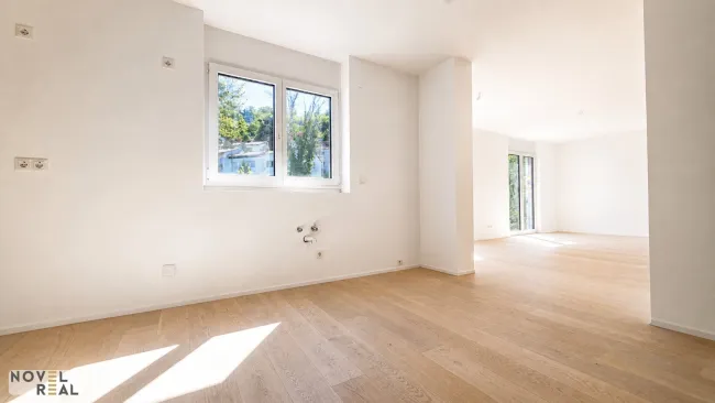 Erstbezugwohnung mit Balkon! Pool im Gemeinschaftsgarten! - Bild