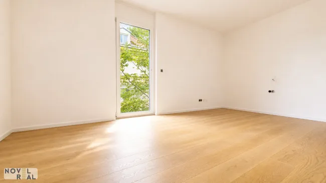 In Kürze bezugsbereit: Stilvolle 3-Zimmer-Erstbezugswohnung mit Balkon – Pool im Gemeinschaftsgarten inklusive - Bild