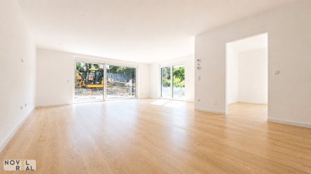 Kurz vor Fertigstellung: Großzügige 4,5-Zimmer-Gartenwohnung mit Terrasse, drei Balkonen und exklusivem Highlight – Pool im Gemeinschaftsgarten!