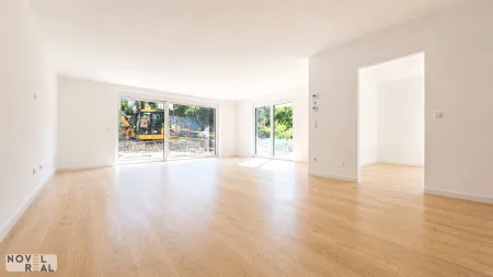 Kurz vor Fertigstellung: Großzügige 4,5-Zimmer-Gartenwohnung mit Terrasse, drei Balkonen und exklusivem Highlight – Pool im Gemeinschaftsgarten!