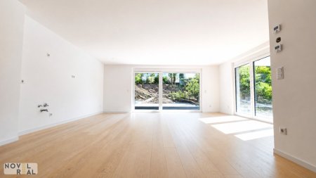 Kurz vor Fertigstellung: Großzügige 4,5-Zimmer-Gartenwohnung mit Terrasse, drei Balkonen und exklusivem Highlight – Pool im Gemeinschaftsgarten!