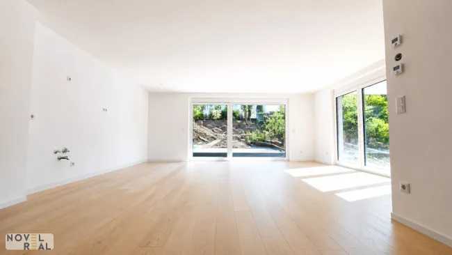 Kurz vor Fertigstellung: Großzügige 4,5-Zimmer-Gartenwohnung mit Terrasse, drei Balkonen und exklusivem Highlight – Pool im Gemeinschaftsgarten! - Titelbild