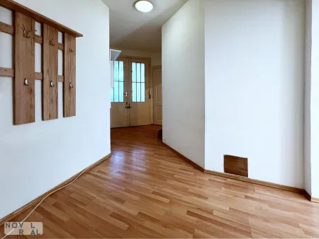 Charaktervoller Altbau im Herzen der Stadt – zeitloses Ambiente verbindet sich mit urbaner Lebensqualität.