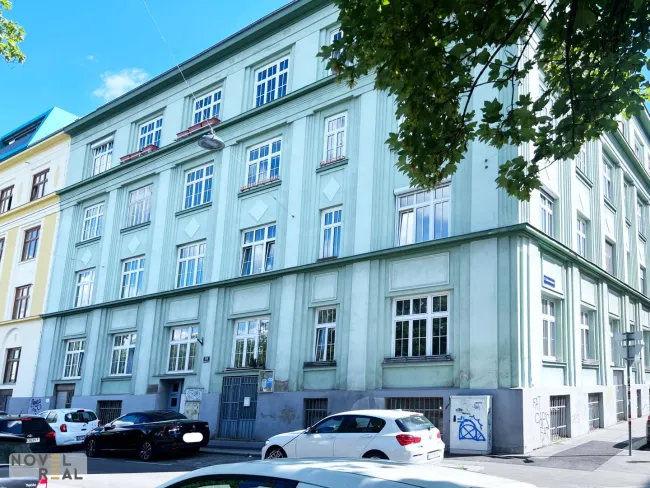 Charaktervoller Altbau im Herzen der Stadt – zeitloses Ambiente verbindet sich mit urbaner Lebensqualität. - Titelbild
