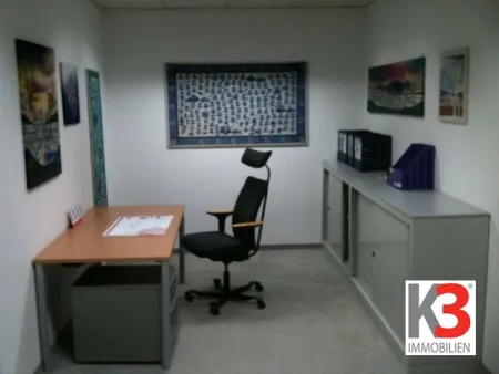 Büro möbliert