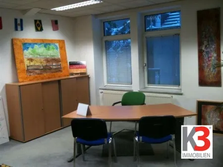 Büro möbliert