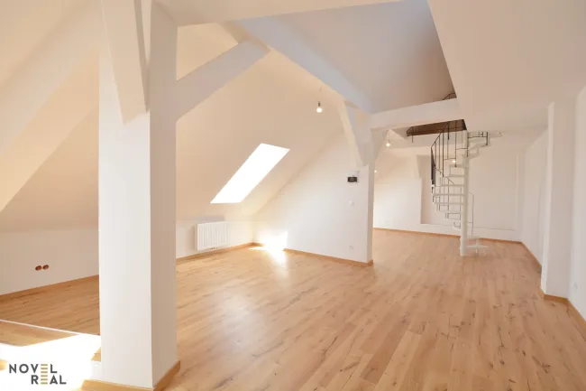 Lichtdurchflutete Dachgeschoßwohnung in Top-Lage von Wien - Bild