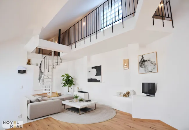 Lichtdurchflutete Dachgeschoßwohnung in Top-Lage von Wien - Titelbild