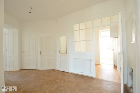 Gepflegtes Wohnen mit viel Platz - 4 Zimmer Etagenwohnung mit Loggia in zentraler Lage