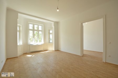 Sanierungsbedürftige, großzügige 4-Zimmer-Wohnung mit Loggia