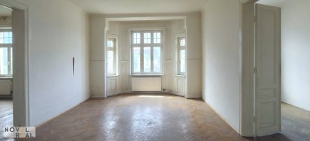 Sanierungsbedürftige, großzügige 4-Zimmer-Wohnung mit Loggia