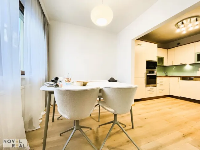 Exklusive Wohnung mit hochwertiger Ausstattung und Garage. - Bild