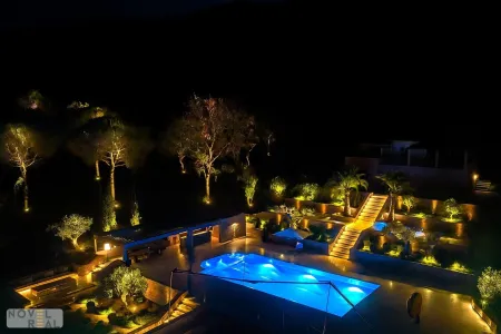 Südfranzösischer Traum: Luxusvilla mit Tennisplatz, Gartenanlage, Pool & Wellnessoase in Saint-Tropez