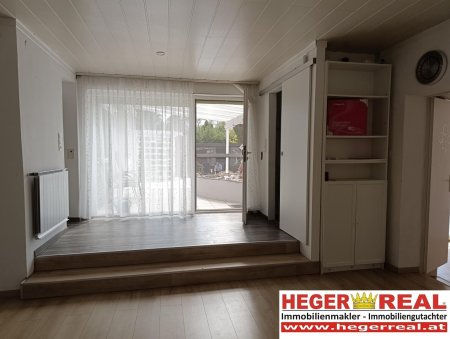 unterkellertes WOHNHAUS / 4 - 5 ZIMMER / GARAGE und CARPORT / GROSSER GRUND