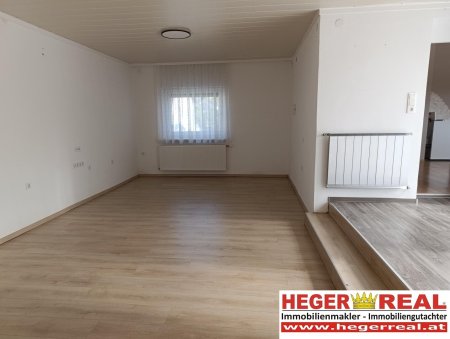 unterkellertes WOHNHAUS / 4 - 5 ZIMMER / GARAGE und CARPORT / GROSSER GRUND